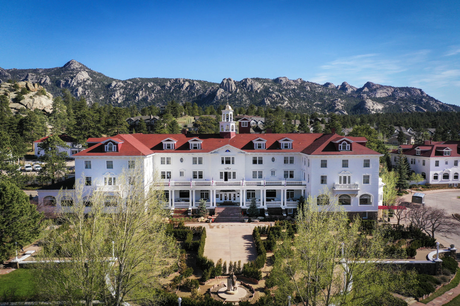 10 Haunted Hotels You Can Stay Overnight In This Halloween